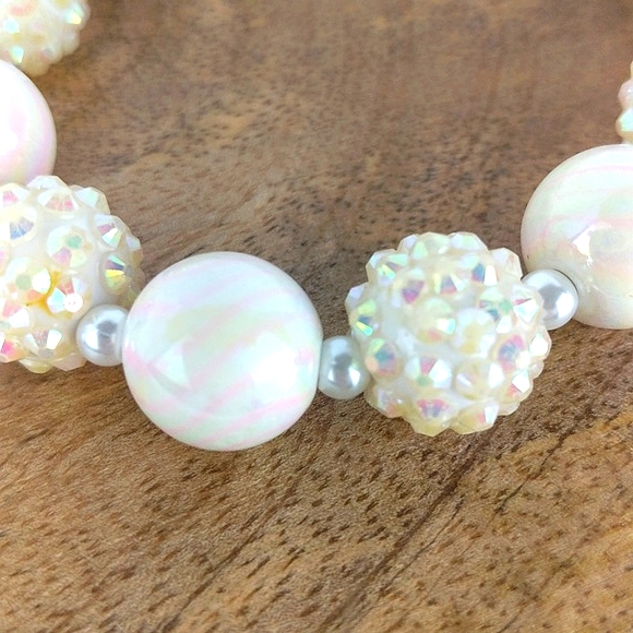 Pearlescant Beaded Bracelet - Picture 3 of 4